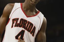 开云官网-雷霆碾压76人，利拉德高光表现