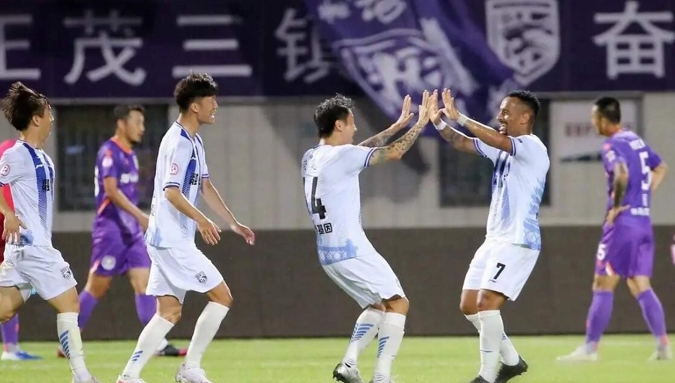 法国迎战匈牙利，胜负难分争斗异常激烈的简单介绍