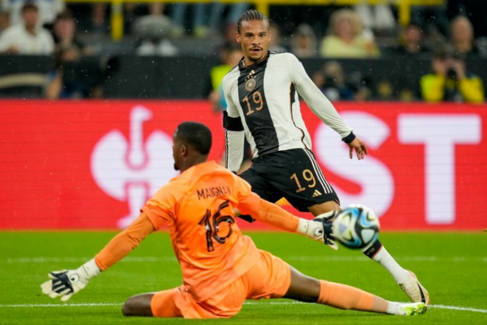 英格兰队险胜法国队，王皓惊艳四座