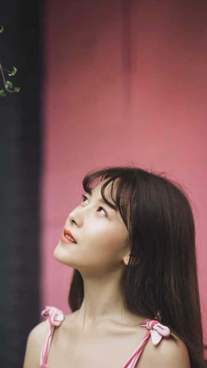 红，当加克波的火焰点燃曼彻斯特的夜空