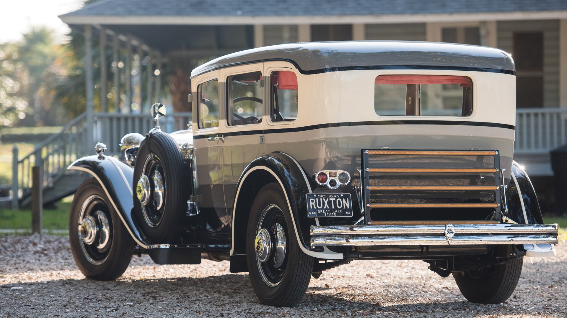 东契奇里程碑之夜闪耀全场，鹈鹕展翅难敌老鹰狂飙