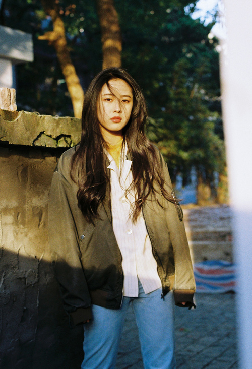 马刺硬仗取胜篮网，NBA总决赛焦点战的坚韧与荣耀